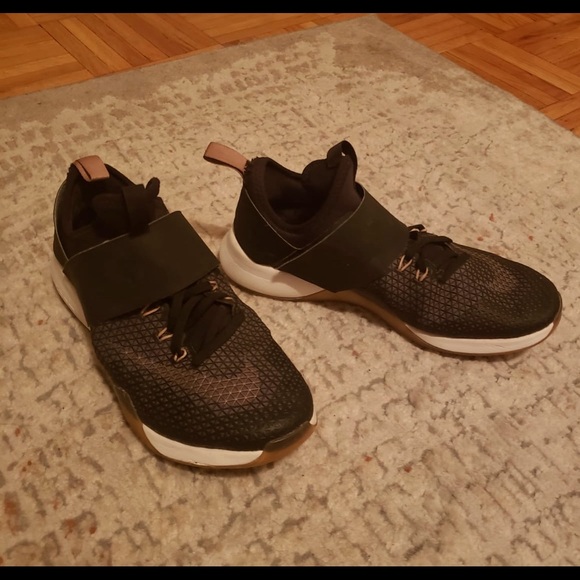 Nike Runners - Picture 2 of 4